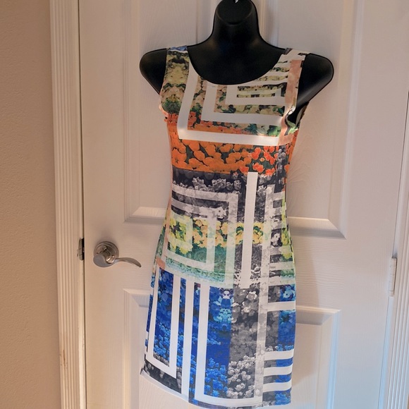 Dresses & Skirts - Nice little summer sheath. Size S